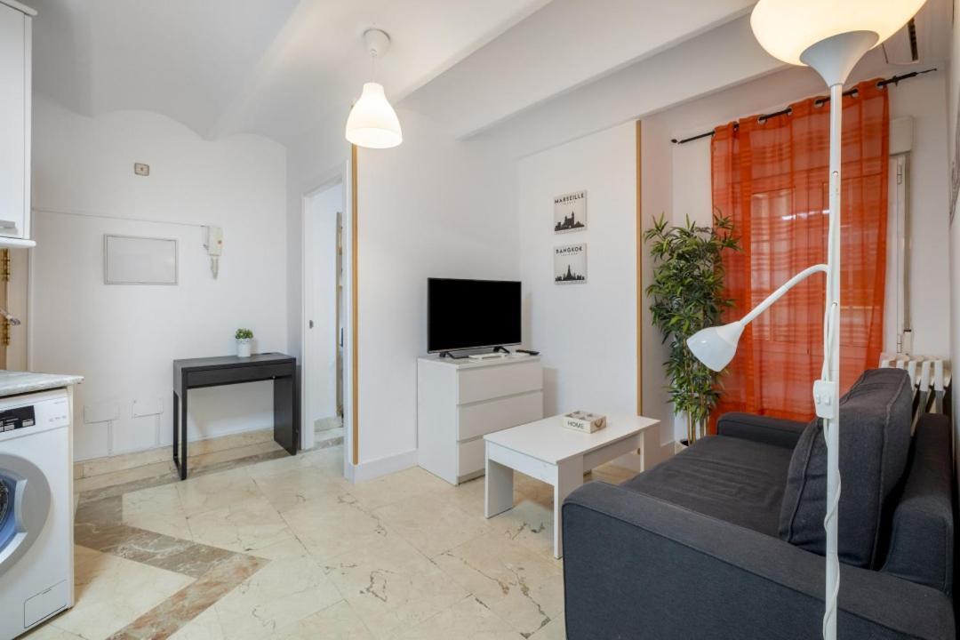 2 Bedroom 1 Bathroom Furnished - Sol - Cozy Vintage - Mintystay Madrid Exterior foto