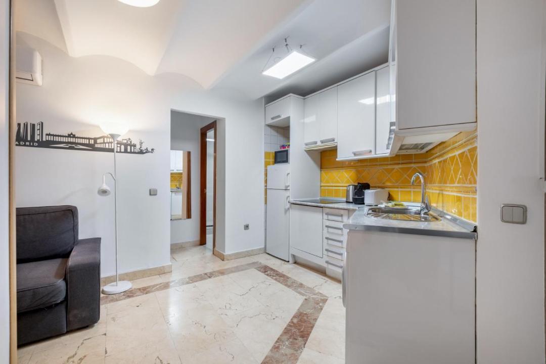 2 Bedroom 1 Bathroom Furnished - Sol - Cozy Vintage - Mintystay Madrid Exterior foto