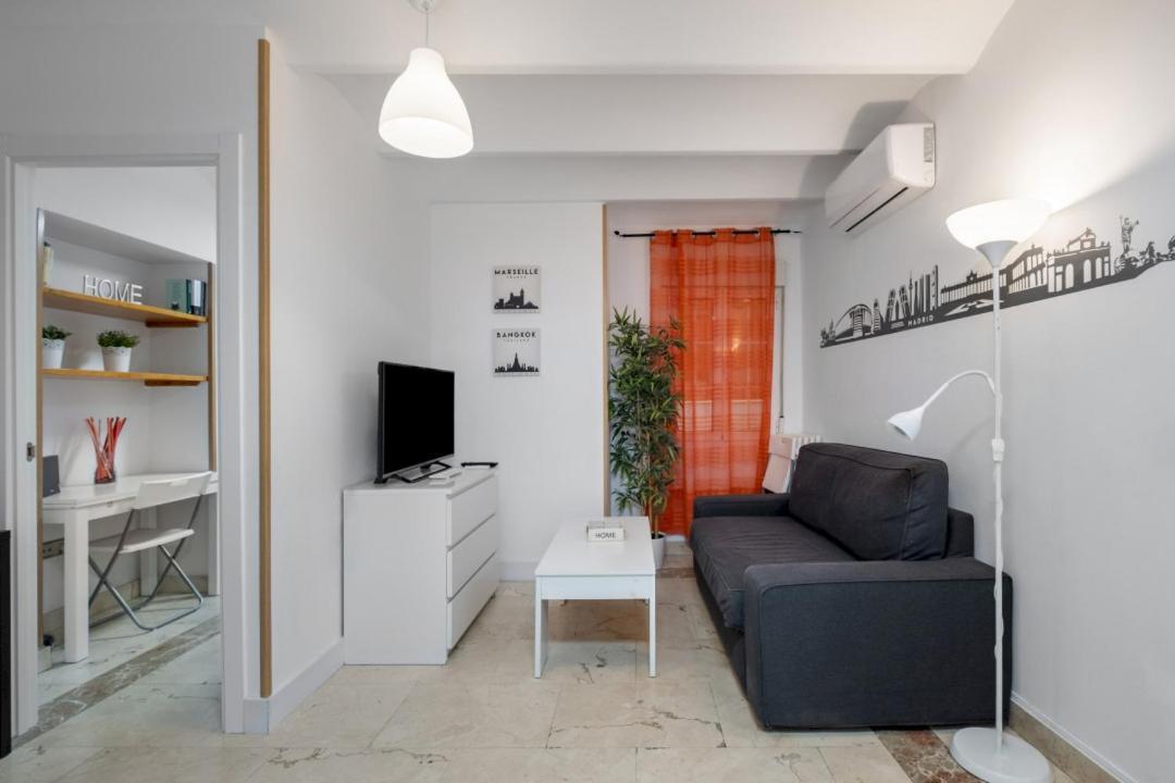 2 Bedroom 1 Bathroom Furnished - Sol - Cozy Vintage - Mintystay Madrid Exterior foto