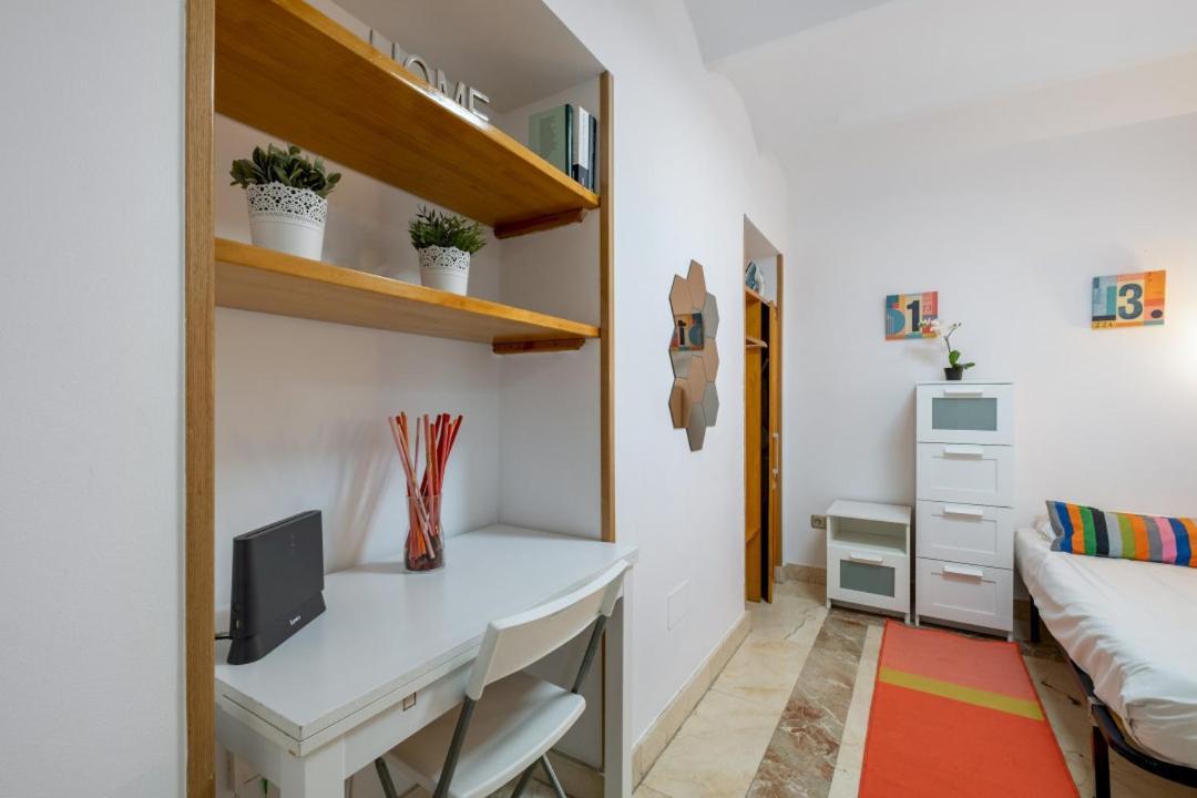 2 Bedroom 1 Bathroom Furnished - Sol - Cozy Vintage - Mintystay Madrid Exterior foto