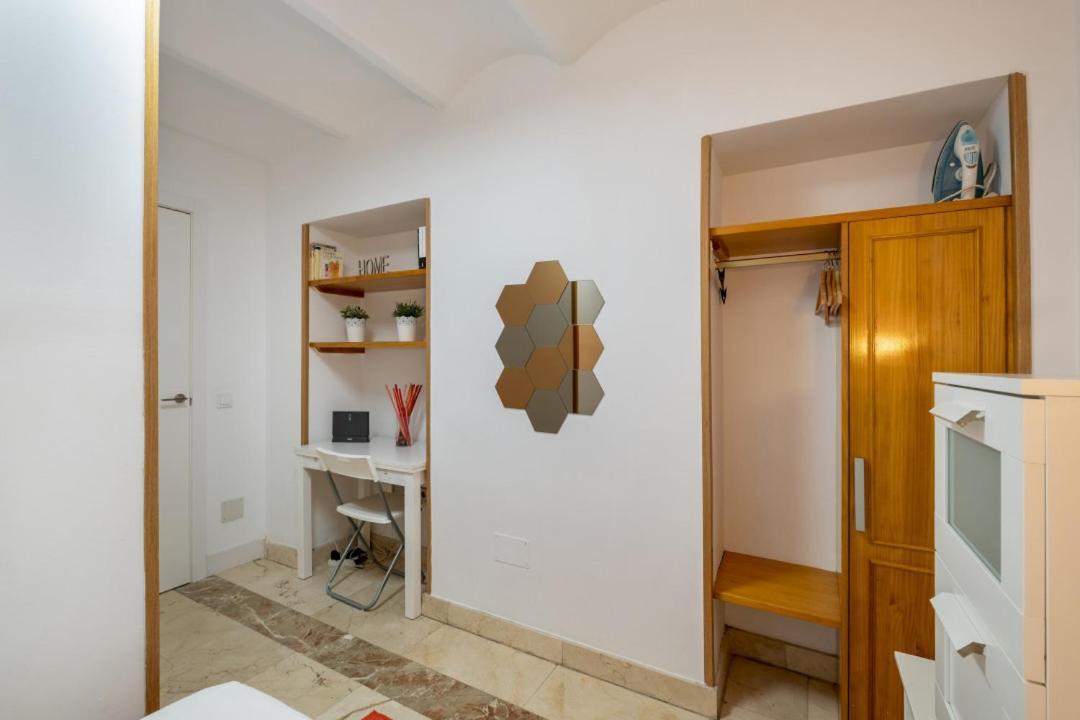 2 Bedroom 1 Bathroom Furnished - Sol - Cozy Vintage - Mintystay Madrid Exterior foto